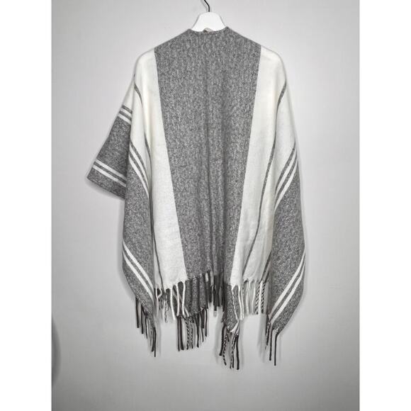 Soft Surroundings One Size Grey & White Striped Fringe Kimono - Picture 7 of 9